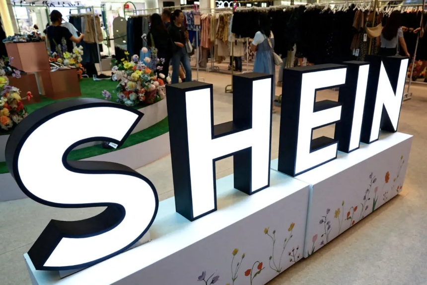 Una tienda temporal de Shein en un centro comercial de Singapur, el 4 de abril de 2024. (Edgar Su/Reuters)