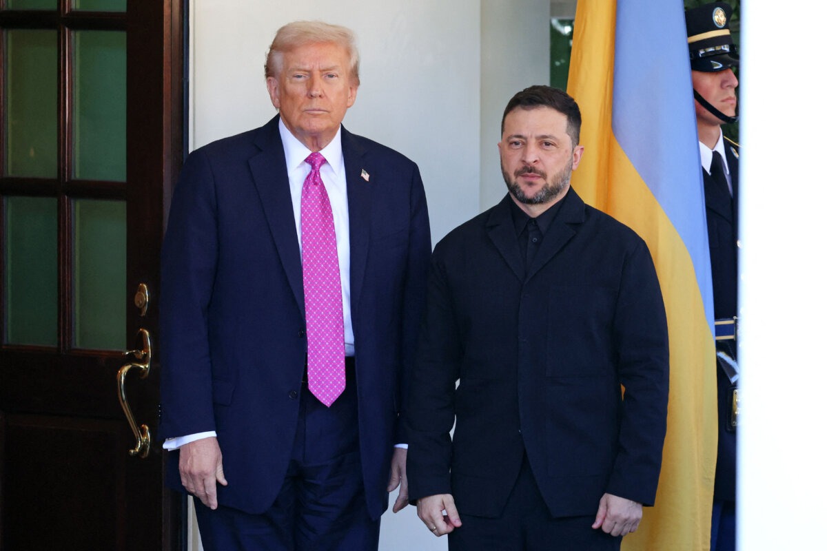 El presidente estadounidense Donald Trump y el presidente ucraniano Volodymyr Zelenskyy en la Casa Blanca el 17 de octubre de 2025. (Tom Brenner/AFP vía Getty Images).