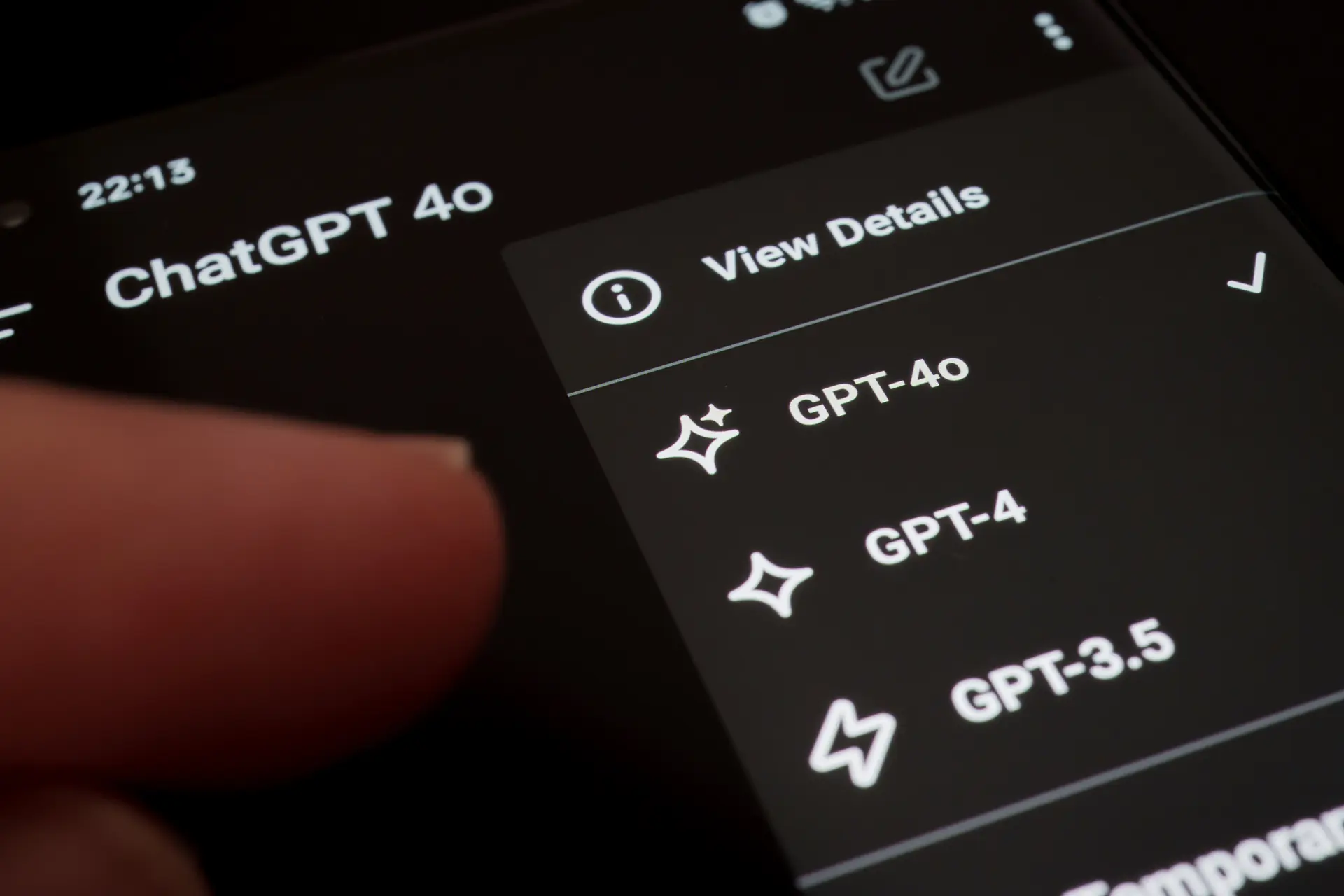 En esta foto de archivo, se ve el modelo ChatGPT-4o junto con GPT-4 y GPT-3.5 en la aplicación ChatGPT de un teléfono inteligente. (Ascannio/Shutterstock).