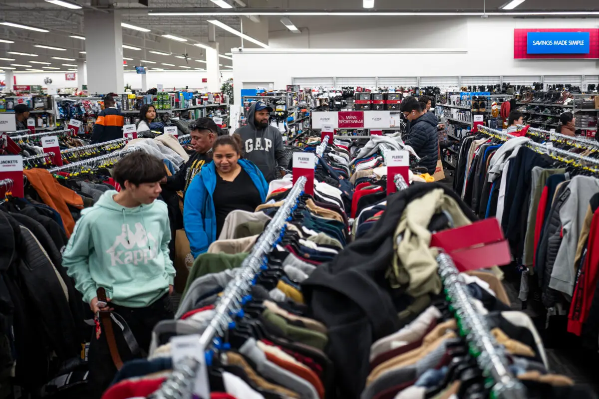 Compradores del Black Friday en un centro comercial de Hanover, Maryland, el 29 de noviembre de 2024. (Madalina Vasiliu/The Epoch Times).