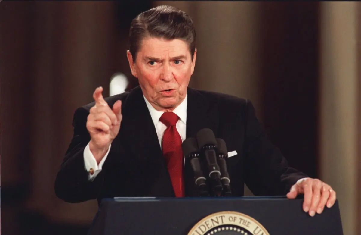 <em>El presidente Reagan durante una conferencia de prensa en la Casa Blanca en 1984. (Foto AP/Dennis Cook)</em>