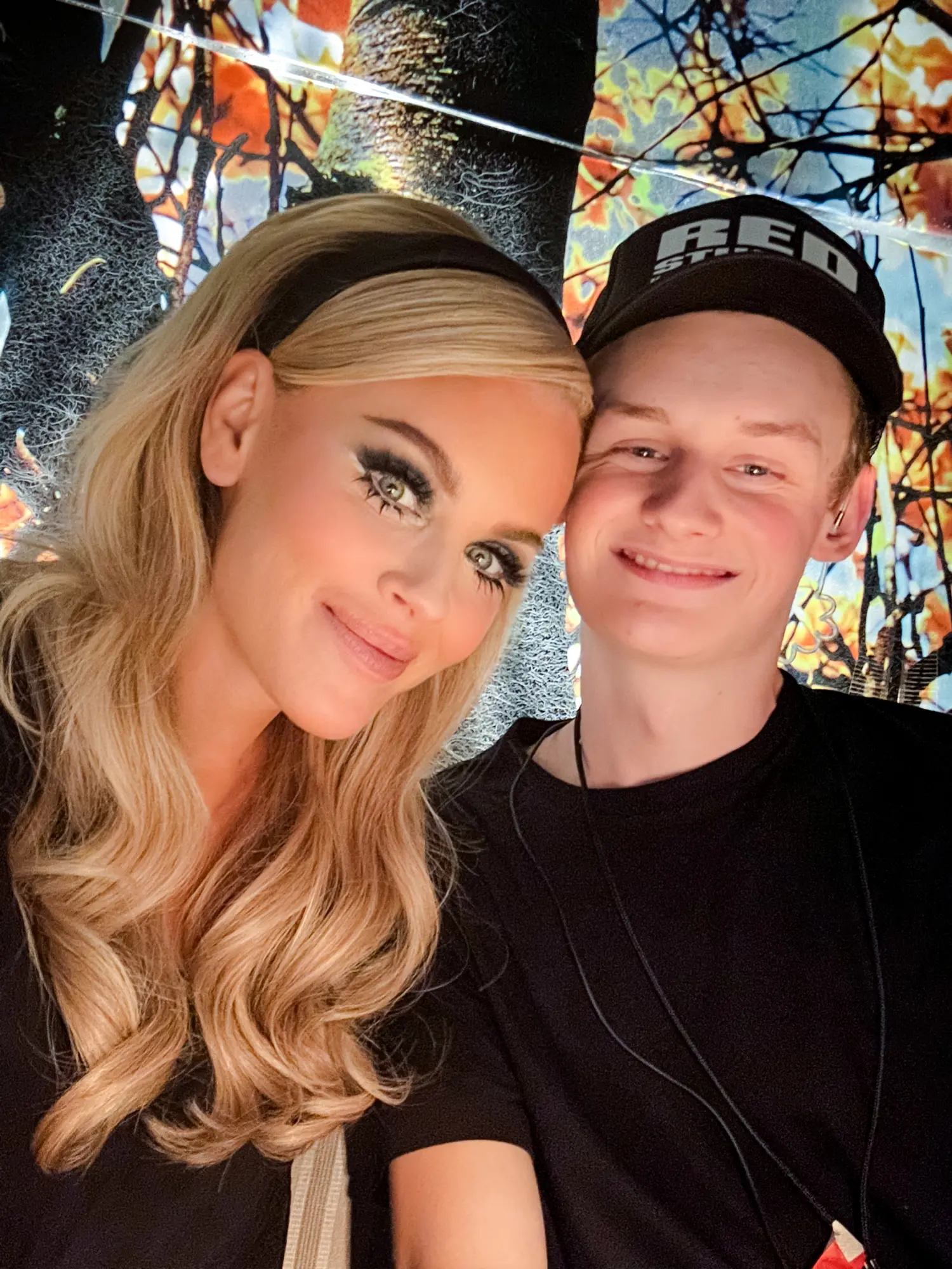 Jenny McCarthy y su hijo, Evan Asher, en una foto sin fecha. A Evan le diagnosticaron autismo a una edad temprana tras sufrir varias emergencias médicas. (Cortesía de Jenny McCarthy Productions)