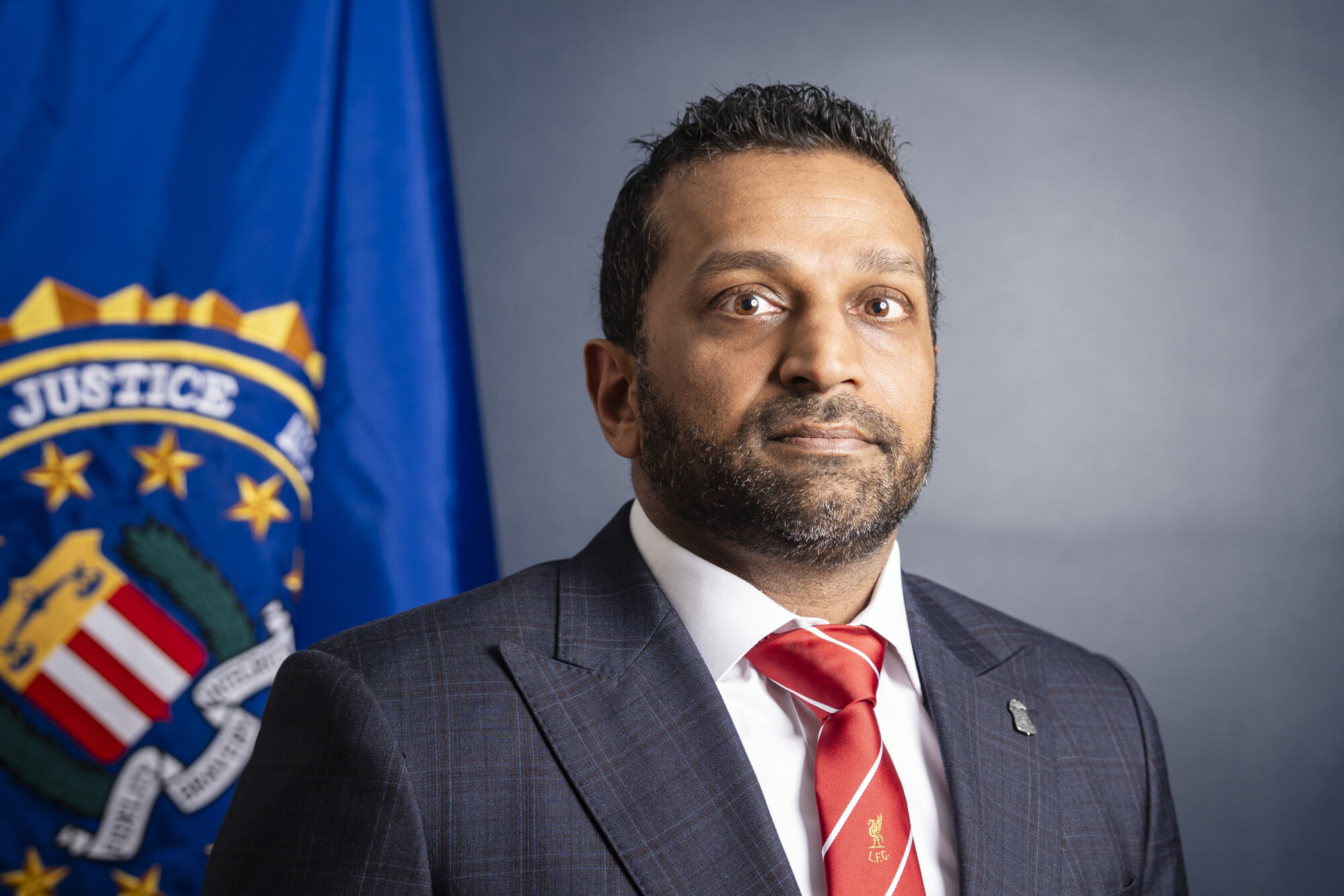 <em>El director del FBI, Kash Patel, después de hablar en una entrevista en la sede de la agencia en Washington el 26 de noviembre de 2025. (Samira Bouaou/The Epoch Times)</em>