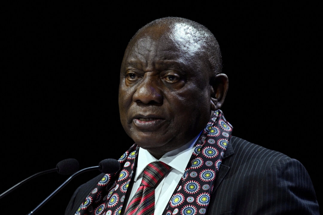 <em>El presidente sudafricano Cyril Ramaphosa en la cumbre del Fondo Mundial en Johannesburgo, Sudáfrica, el 21 de noviembre de 2025. (León Neal/Reuters)</em>