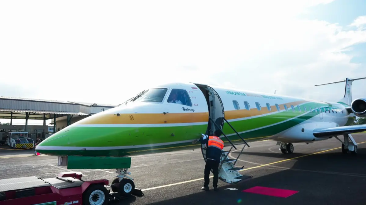 Funcionarios del aeropuerto IMIP inspeccionan una aeronave tras su aterrizaje, en enero de 2024. (Cortesía del Departamento de Relaciones con los Medios de Comunicación de IMIP).