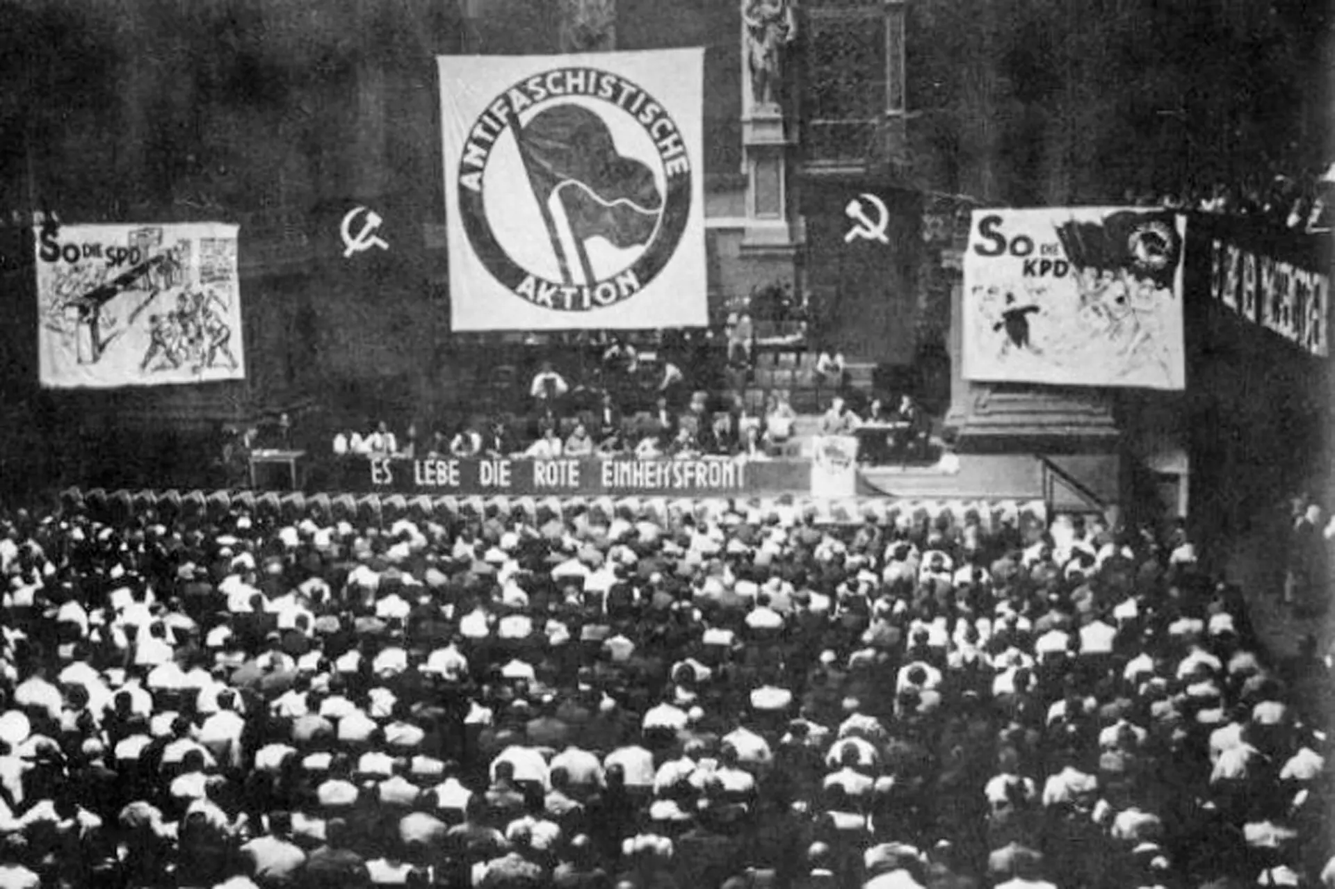 El Congreso de Unidad de Antifa en la Ópera Filarmónica, organizado por el Partido Comunista Alemán en respuesta al ascenso de Benito Mussolini en la década de 1920, en Berlín, el 10 de julio de 1932. (Dominio público).
