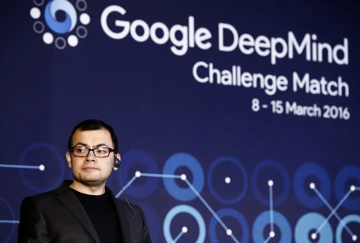 Demis Hassabis, cofundador de DeepMind, la empresa emergente de inteligencia artificial de Google, habla durante una rueda de prensa en Seúl, Corea del Sur, el 15 de marzo de 2016. (Jeon Heon-Kyun/Getty Images).