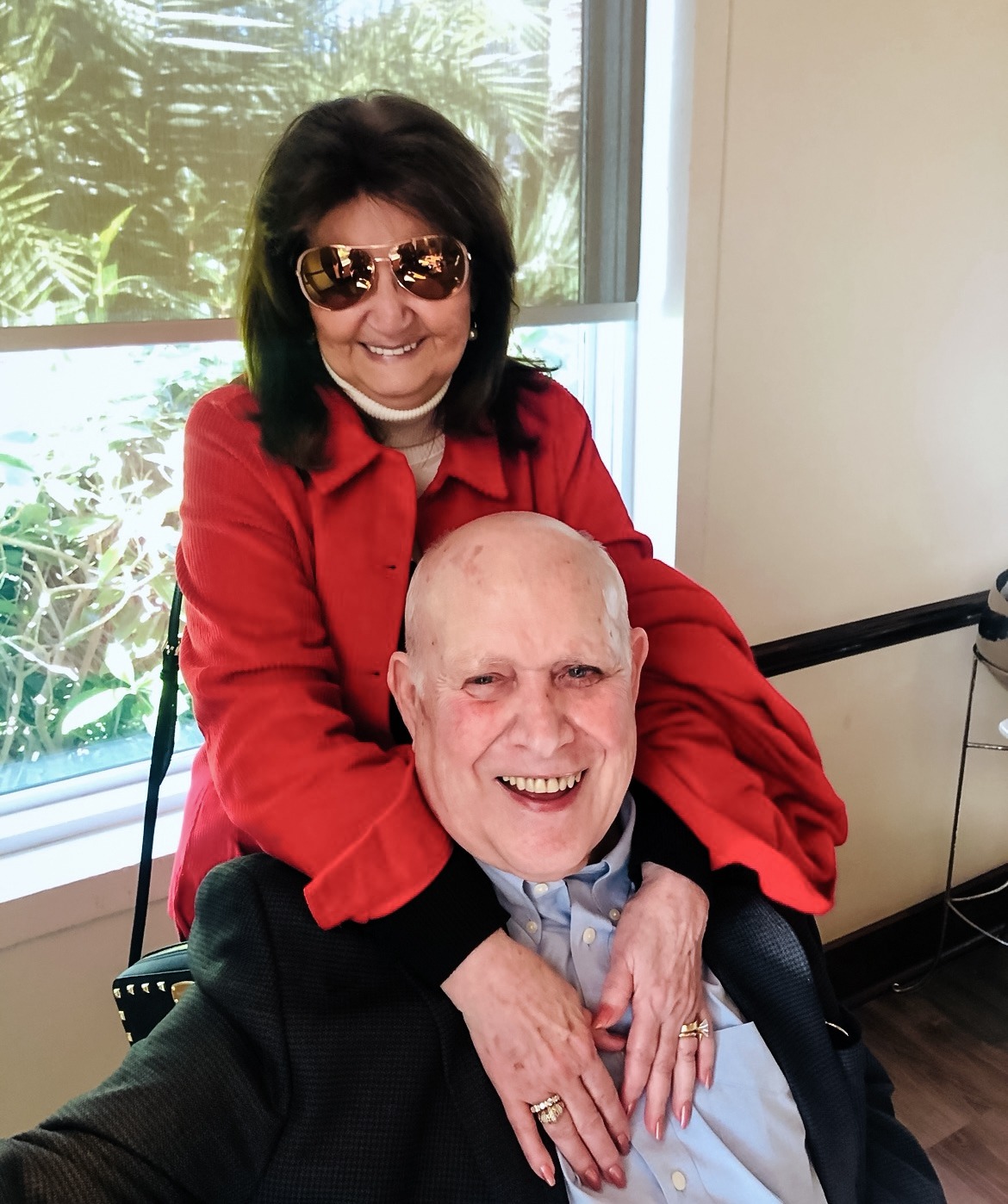 Dionel y Marina Cotanda fotografiados juntos en Tampa, Florida. La pareja huyó de Cuba hace 65 años, tras presenciar el ascenso al poder de Castro. (Cortesía de Lourdes Cotanda-Ercia).
