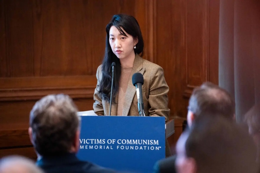 Grace Jin Drexel, hija del pastor fundador, Ezra Jin, de la Iglesia Sión en China, habla durante el Foro de China en la Fundación Memorial de las Víctimas del Comunismo en Washington, el 27 de octubre de 2025. (Madalina Kilroy/The Epoch Times)