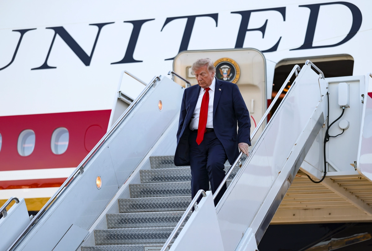 Trump asegura que Irán busca negociar y que vive un momento crítico