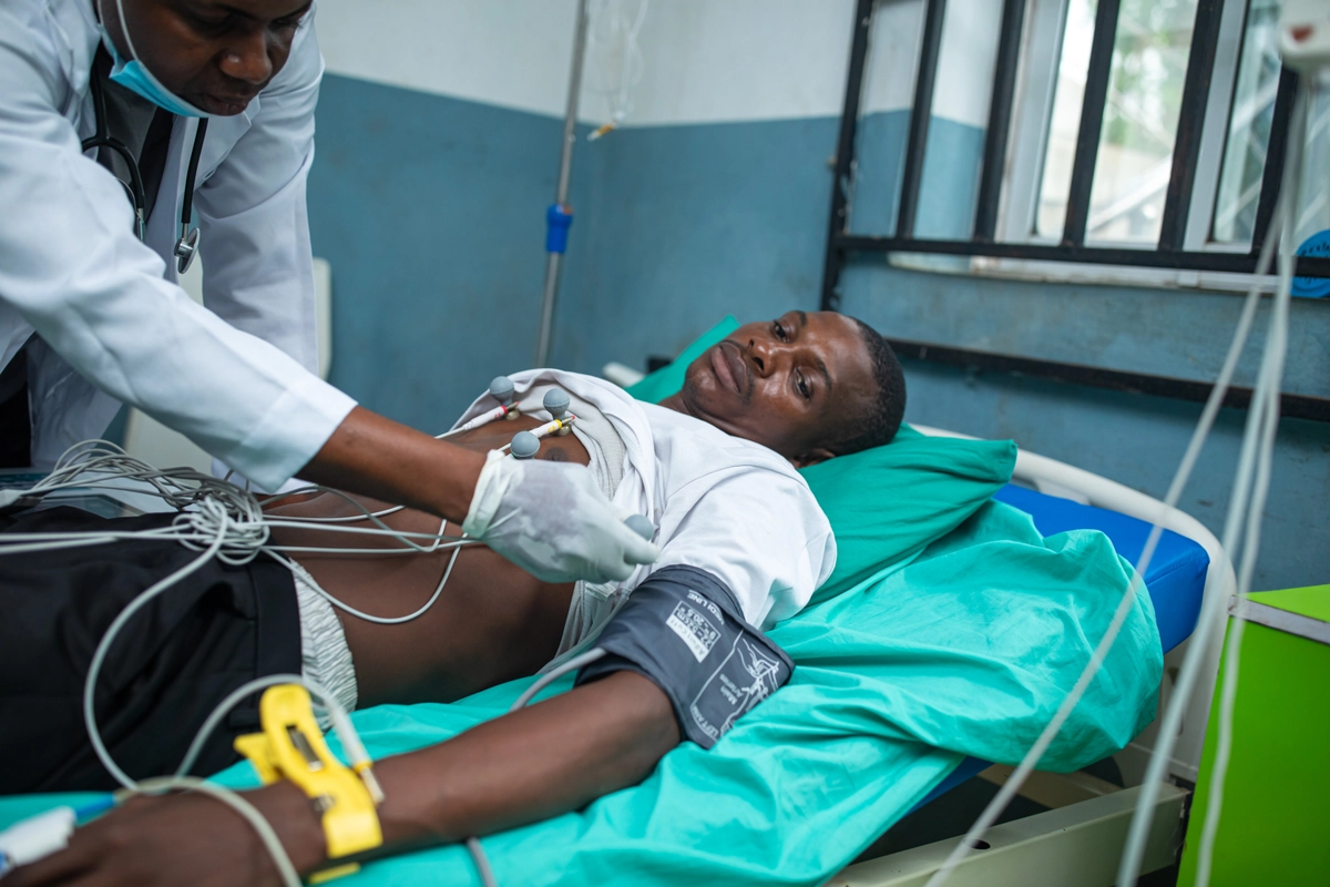 Tragedia en Nigeria: Trago artesanal contaminado deja 48 fallecidos